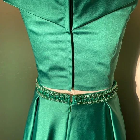 SHERRI HILL Emerald Green Long 2 Piece Prom Dress with Beaded Waist, Size 6 Prom